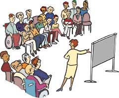 Leichte Sprache: viele Menschen hören Vortrag vor Tafel